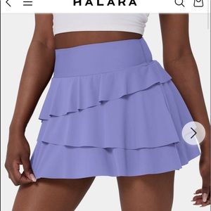Halara ruffle skirt. nwt and never worn